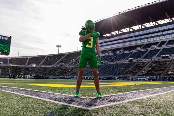 2025 Goodland (KS) tight end Likon Cure visits Oregon.